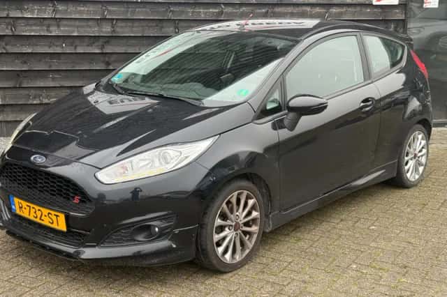 Ford Fiesta (2013) thumbnail 2