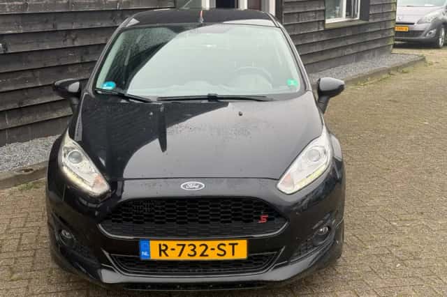 Ford Fiesta (2013) thumbnail 3