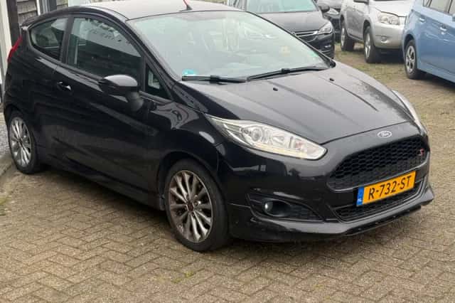 Ford Fiesta (2013) thumbnail 4