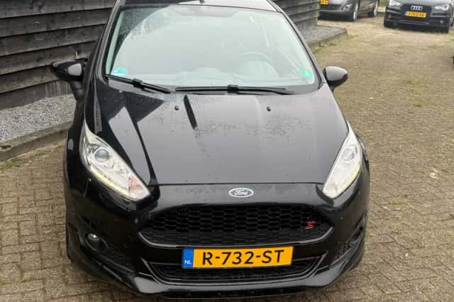 Ford Fiesta (2013) thumbnail 5