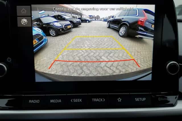 Kia Picanto (2023) thumbnail 3