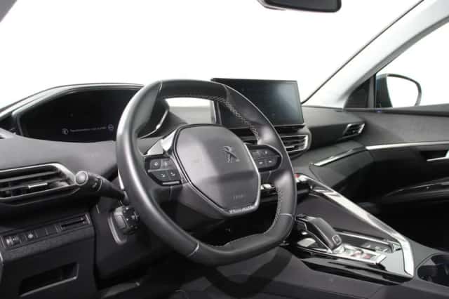 Peugeot 5008 (2021) thumbnail 2