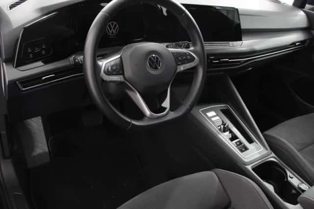 Volkswagen Golf (2021) thumbnail 2