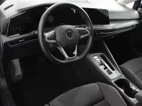 Volkswagen Golf (2021) thumbnail 2