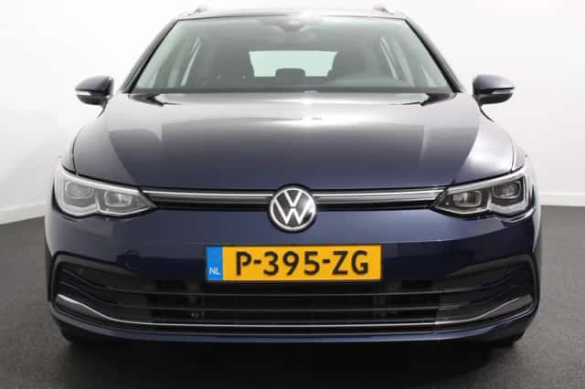 Volkswagen Golf (2021) thumbnail 4