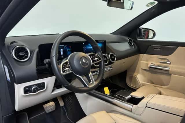 Mercedes-Benz GLA (2021) thumbnail 2