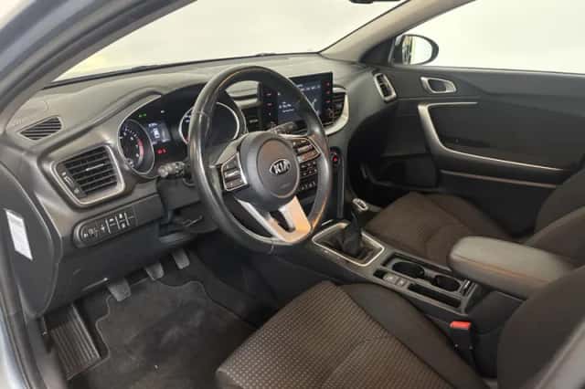 Kia Ceed Sportswagon (2021) thumbnail 2