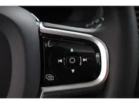Volvo XC90 (2022) thumbnail 25
