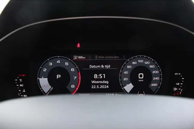 Audi Q3 (2021) thumbnail 3
