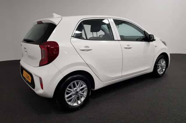 Kia Picanto (2023) thumbnail 6