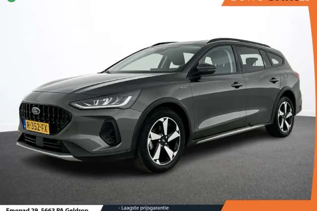 Ford Focus (2022) thumbnail 1
