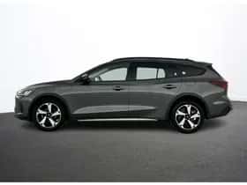 Ford Focus (2022) thumbnail 2