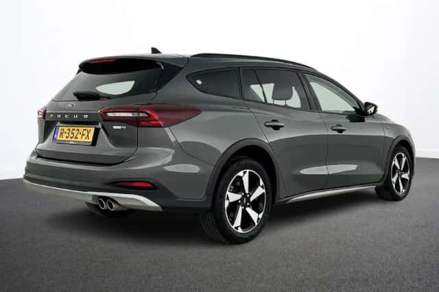 Ford Focus (2022) thumbnail 4