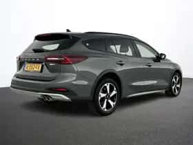 Ford Focus (2022) thumbnail 4