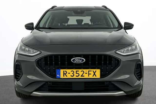 Ford Focus (2022) thumbnail 5