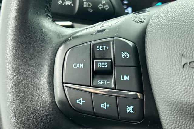 Ford Focus (2022) thumbnail 6