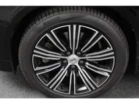 Volvo V60 (2019) thumbnail 2