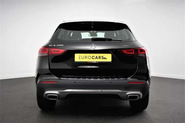 Mercedes-Benz GLA (2021) thumbnail 3
