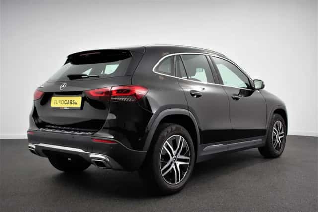 Mercedes-Benz GLA (2021) thumbnail 4