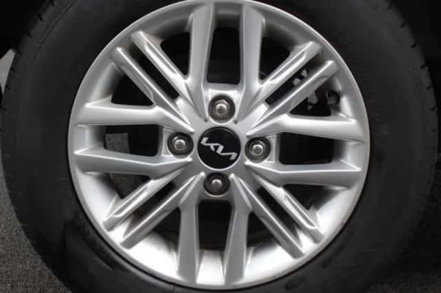 Kia Picanto (2023) thumbnail 4