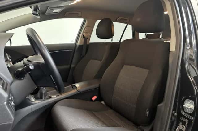 Toyota Avensis (2015) thumbnail 3