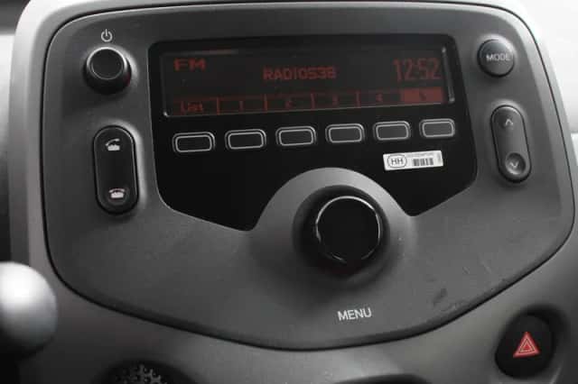 Peugeot 108 (2021) thumbnail 3
