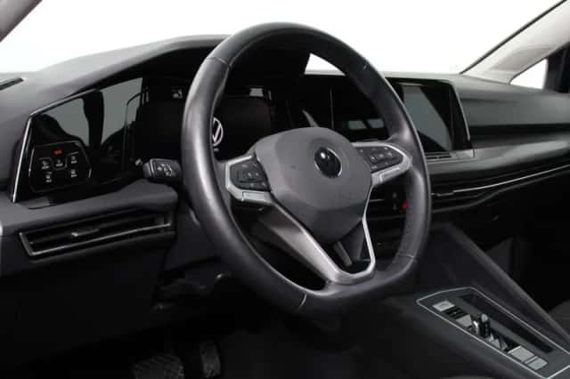 Volkswagen Golf (2021) thumbnail 2
