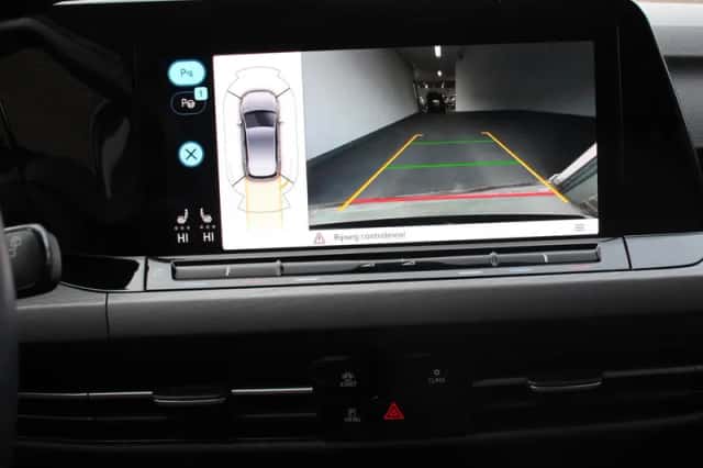 Volkswagen Golf (2021) thumbnail 3