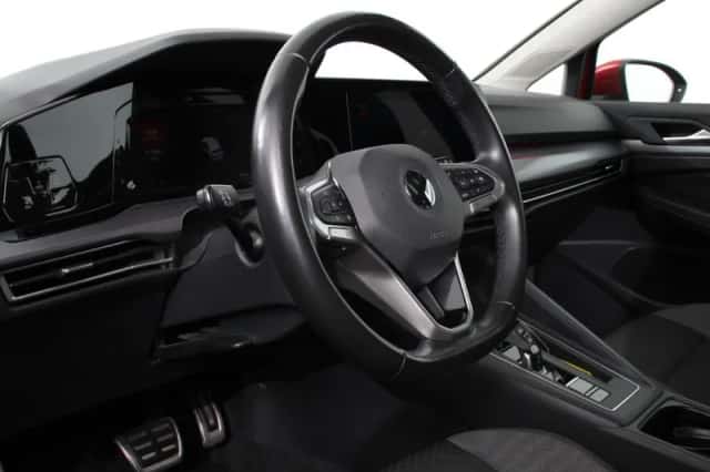 Volkswagen Golf (2022) thumbnail 4