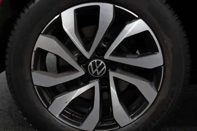 Volkswagen Golf (2022) thumbnail 6