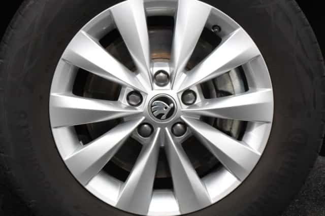Škoda Karoq (2024) thumbnail 3