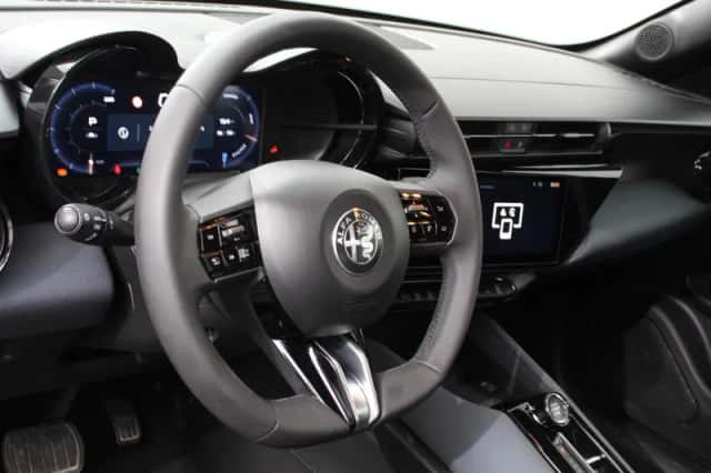 Alfa Romeo Junior (2025) thumbnail 3