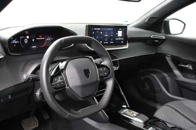 Peugeot 2008 (2025) thumbnail 2