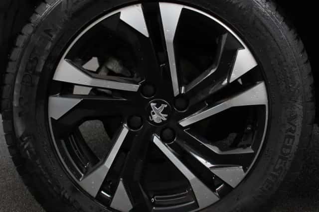 Peugeot 2008 (2023) thumbnail 4