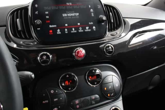 Fiat 500 (2023) thumbnail 3