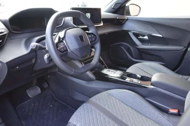 Peugeot 2008 (2024) thumbnail 2