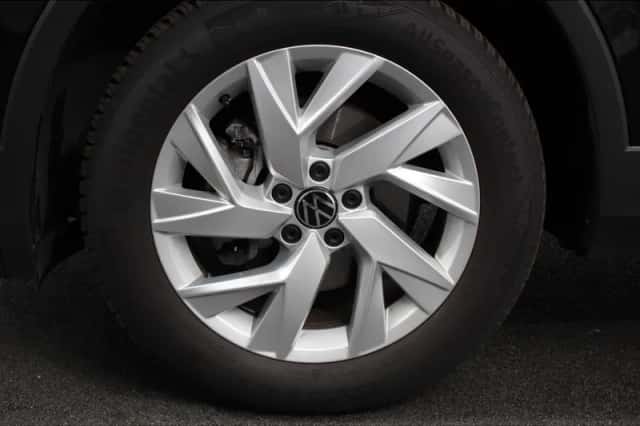 Volkswagen Tiguan (2022) thumbnail 2