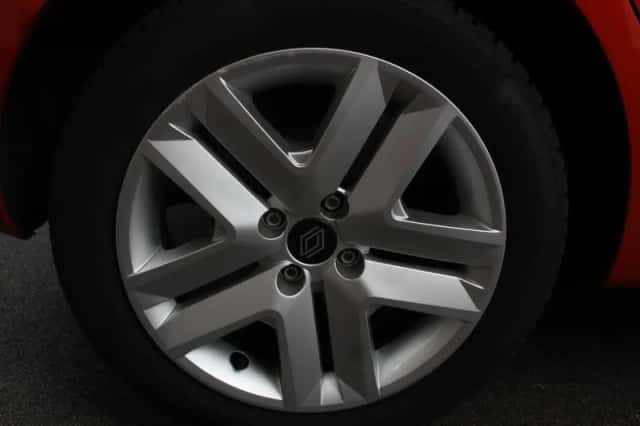 Renault Clio (2025) thumbnail 2