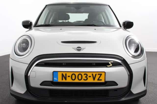 MINI Electric (2022) thumbnail 2