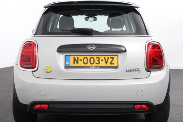 MINI Electric (2022) thumbnail 3