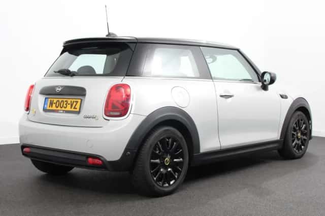 MINI Electric (2022) thumbnail 4