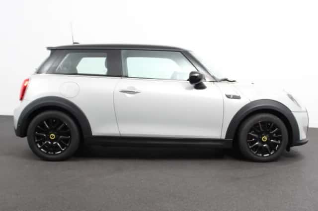MINI Electric (2022) thumbnail 6