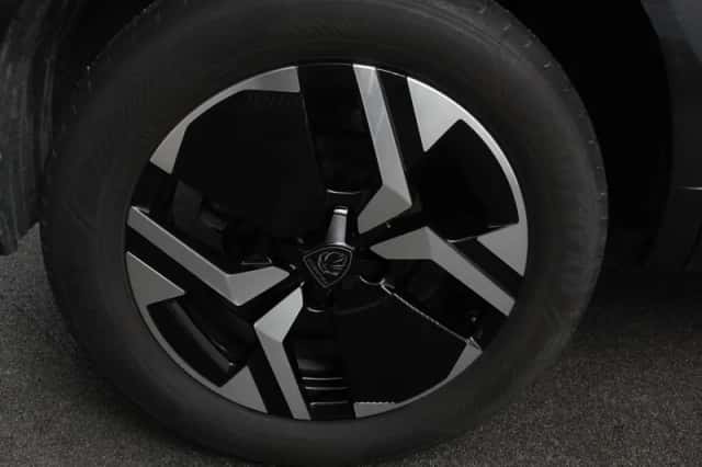 Peugeot 2008 (2025) thumbnail 2