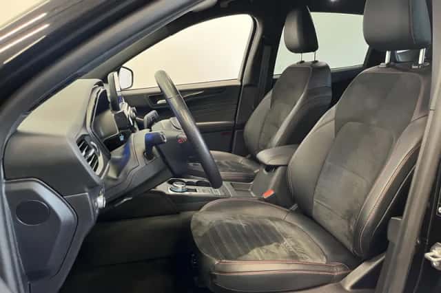 Ford Kuga (2022) thumbnail 2