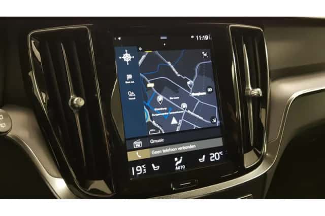 Volvo V60 (2021) thumbnail 2