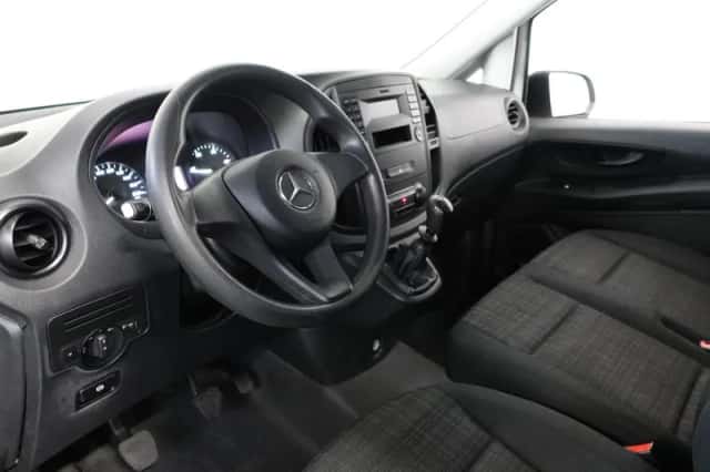 Mercedes-Benz Vito (2017) thumbnail 2