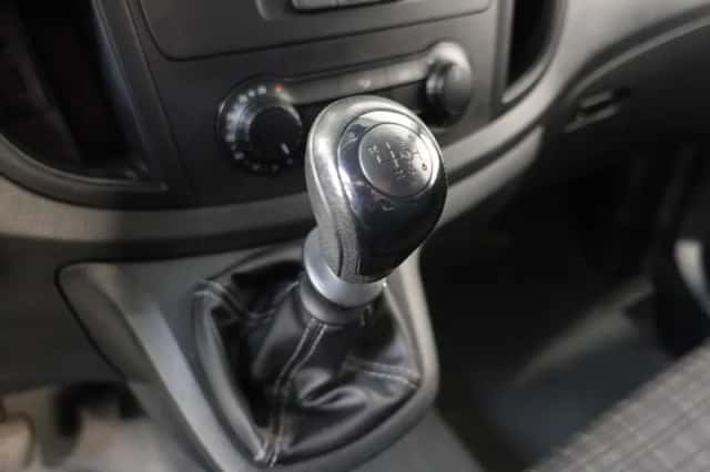 Mercedes-Benz Vito (2017) thumbnail 15