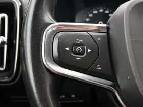 Volvo XC40 (2021) thumbnail 6