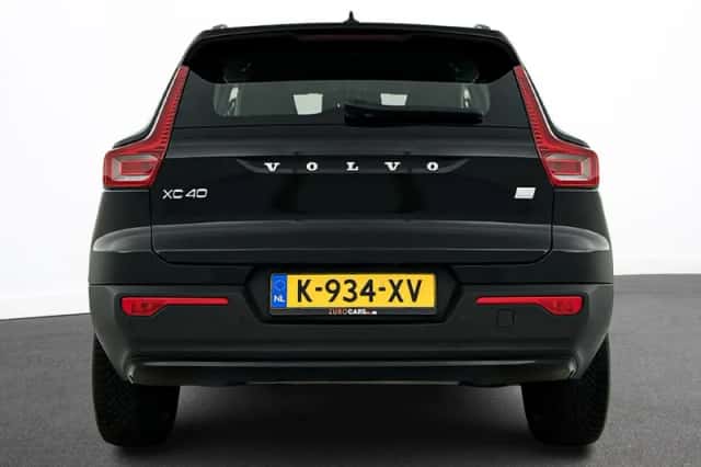 Volvo XC40 (2021) thumbnail 3
