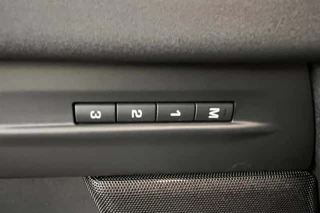 Land Rover Range Rover Evoque (2023) thumbnail 13